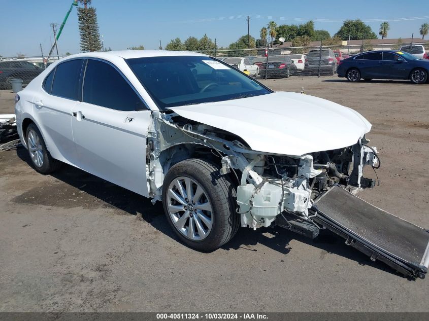 4T1B11HK8JU073687 2018 TOYOTA CAMRY - Image 1