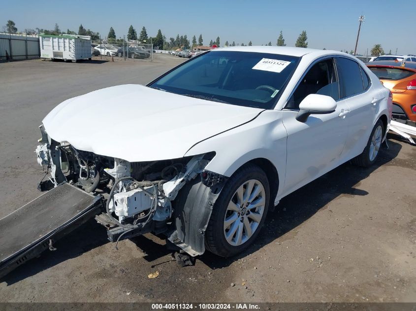 4T1B11HK8JU073687 2018 TOYOTA CAMRY - Image 2