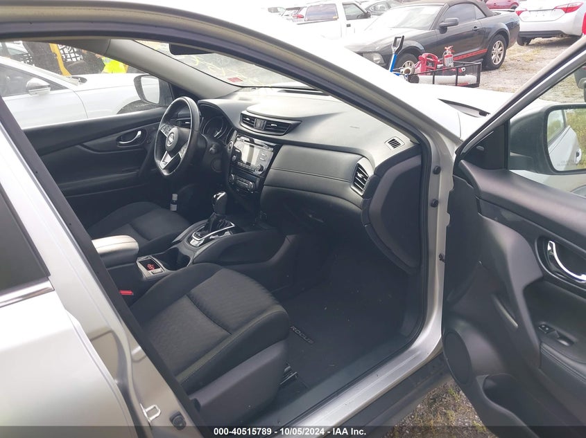 VIN KNMAT2MT7HP597629 2017 NISSAN ROGUE SV