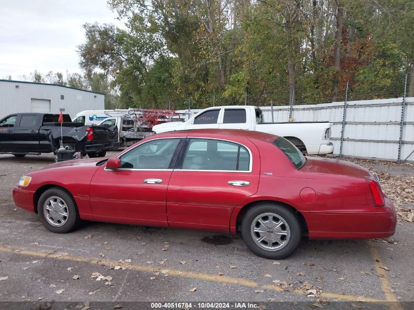 1LNFM82W7WY702174 1998 Lincoln Town Car Signature