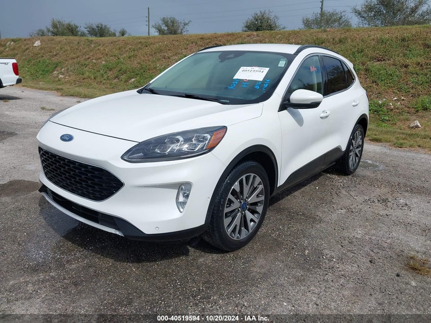 VIN 1FMCU9J96LUB17304 2020 FORD ESCAPE TITANIUM