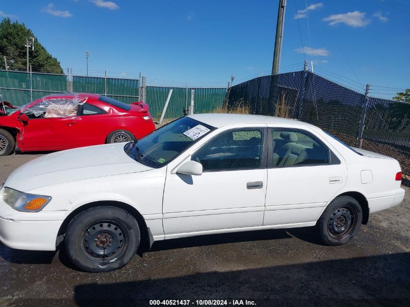 2000 Toyota Camry Le V6 VIN: 4T1BF22K0YU938582 Lot: 40521437