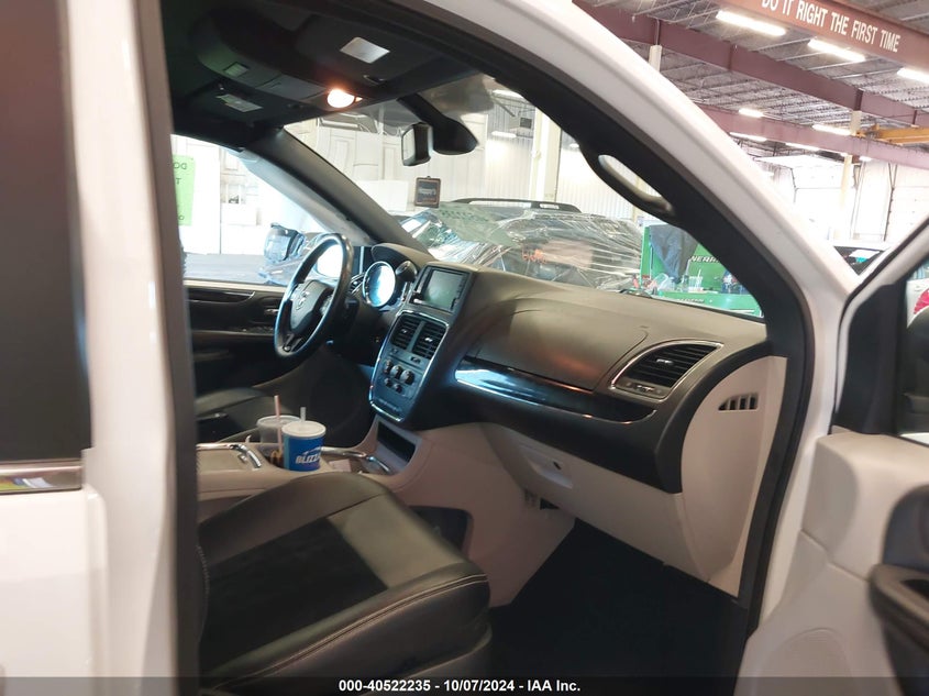 VIN 2C4RDGCG3JR298600 2018 DODGE GRAND CARAVAN SXT