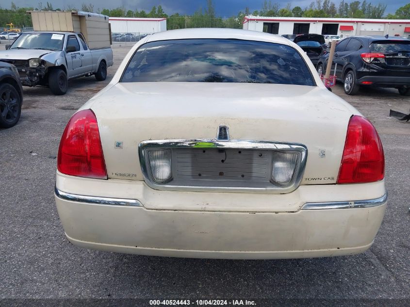 2007 Lincoln Town Car Signature VIN: 1LNHM81W97Y626517 Lot: 40524443