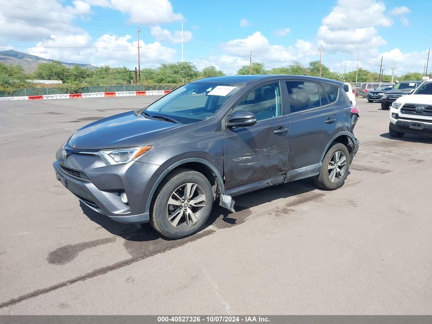 VIN 2T3WFREV8JW411628 2018 TOYOTA RAV4 XLE