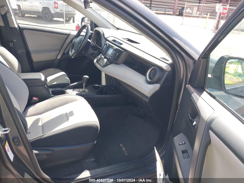 VIN 2T3WFREV8JW411628 2018 TOYOTA RAV4 XLE