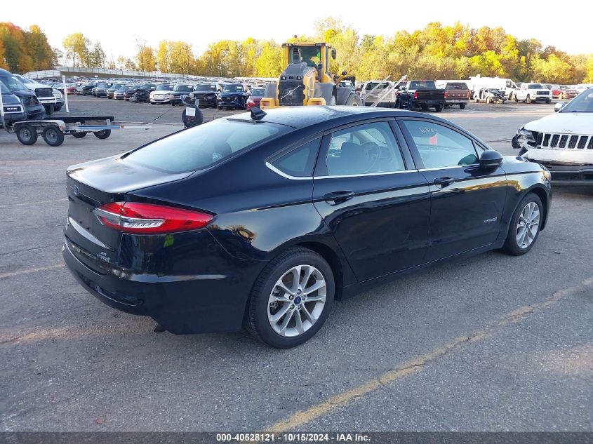 VIN 3FA6P0LU4KR262147 2019 Ford Fusion, Hybrid SE no.4