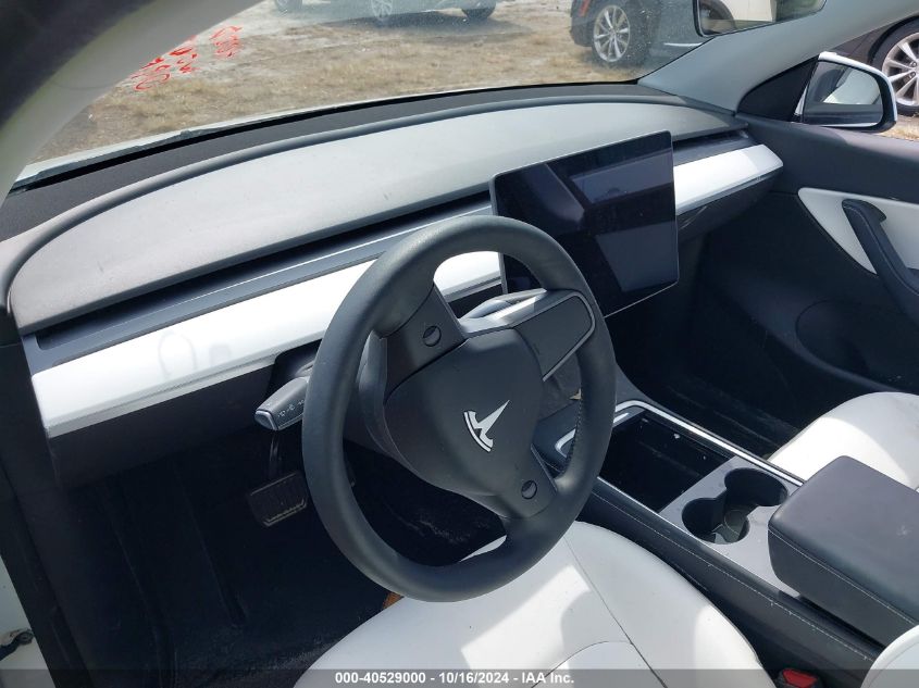 2022 Tesla Model Y Long Range Dual Motor All-Wheel Drive VIN: 7SAYGAEE7NF339651 Lot: 40529000