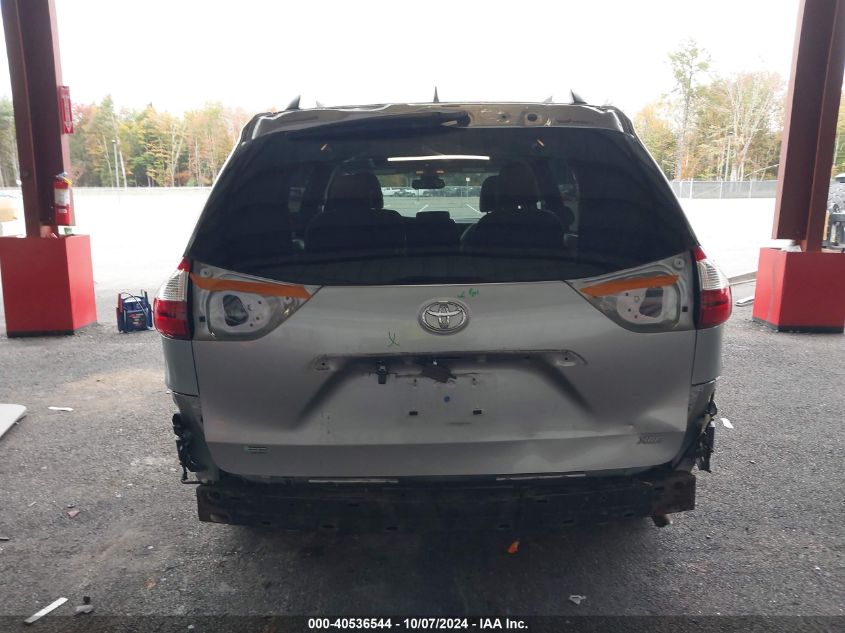 5TDYZ3DC8JS938647 2018 Toyota Sienna Xle 8 Passenger