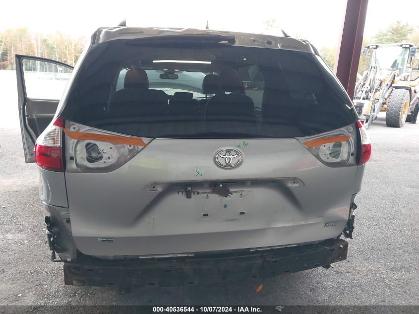 5TDYZ3DC8JS938647 2018 Toyota Sienna Xle 8 Passenger