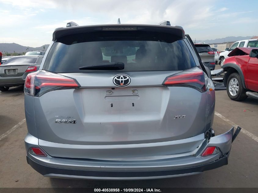 2T3WFREV9JW475726 2018 Toyota Rav4 Xle