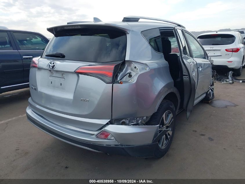 2T3WFREV9JW475726 2018 Toyota Rav4 Xle