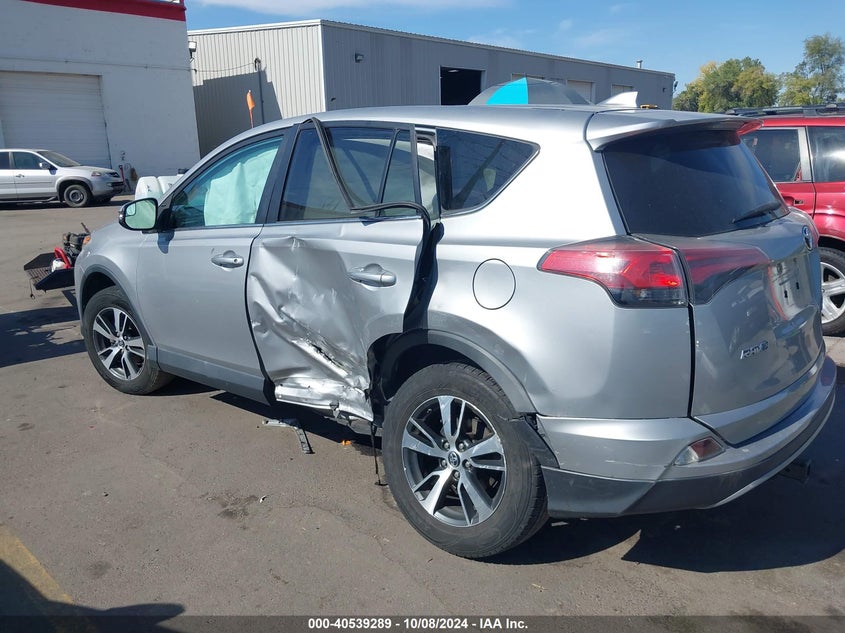 VIN 2T3RFREV8JW807989 2018 TOYOTA RAV4 XLE
