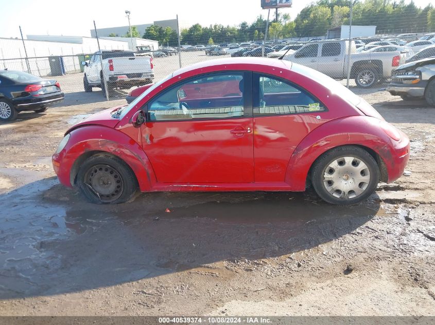 2010 Volkswagen New Beetle 2.5L VIN: 3VWPG3AG2AM015571 Lot: 40539374