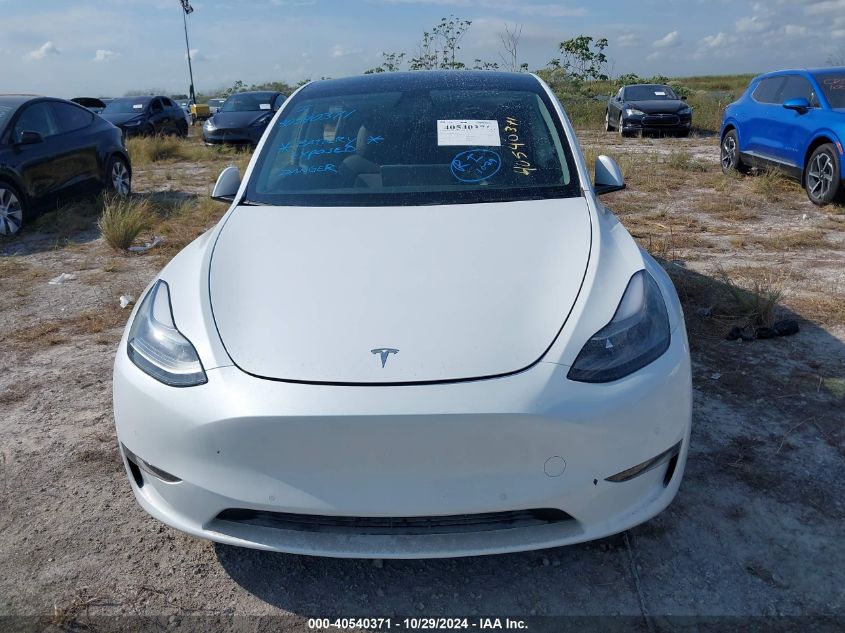 VIN 7SAYGDEF2NF327711 2022 TESLA MODEL Y no.11