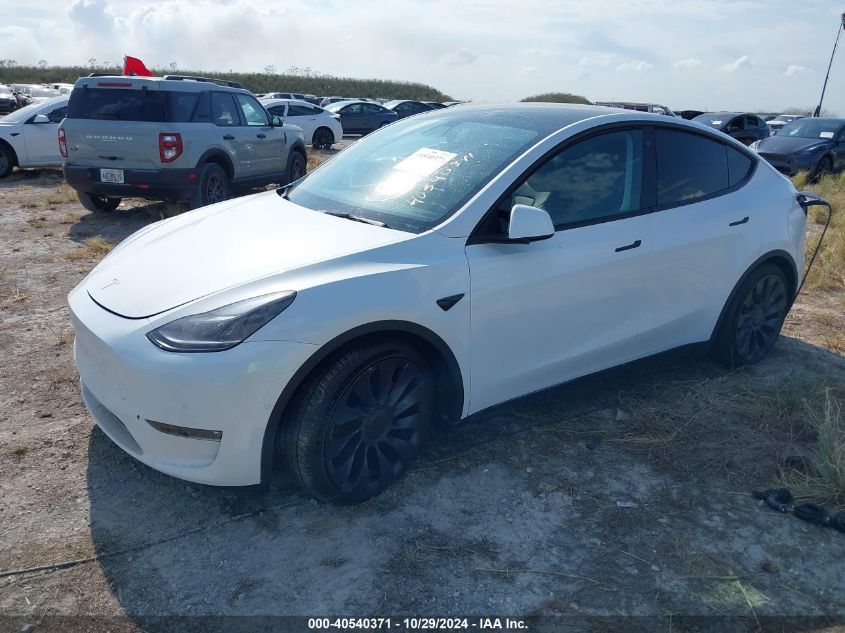 VIN 7SAYGDEF2NF327711 2022 TESLA MODEL Y no.2