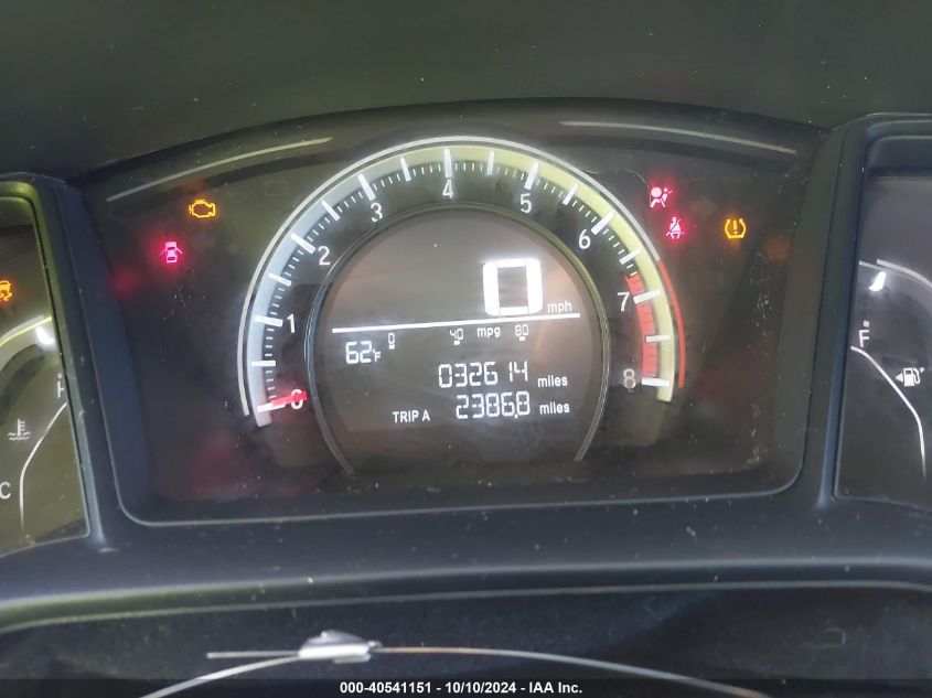 19XFC2F5XJE010589 2018 Honda Civic Lx