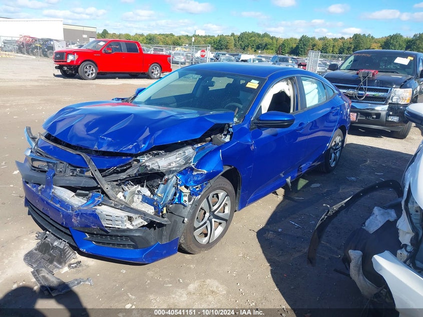 VIN 19XFC2F5XJE010589 2018 HONDA CIVIC LX