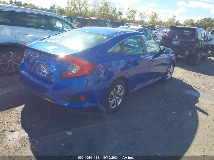 VIN 19XFC2F5XJE010589 2018 HONDA CIVIC LX