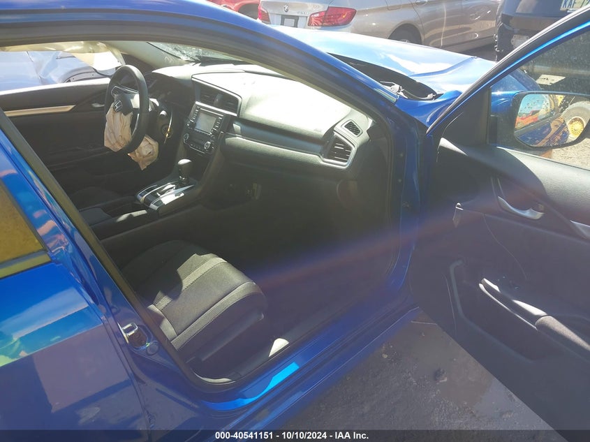 VIN 19XFC2F5XJE010589 2018 HONDA CIVIC LX