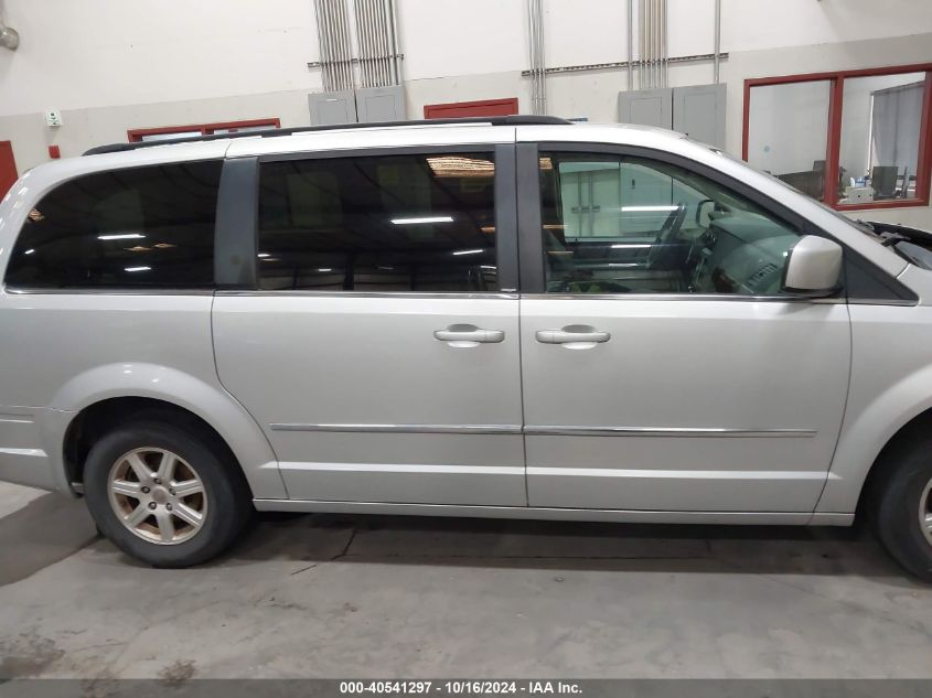 2010 Chrysler Town & Country Touring VIN: 2A4RR5DX8AR340256 Lot: 40541297