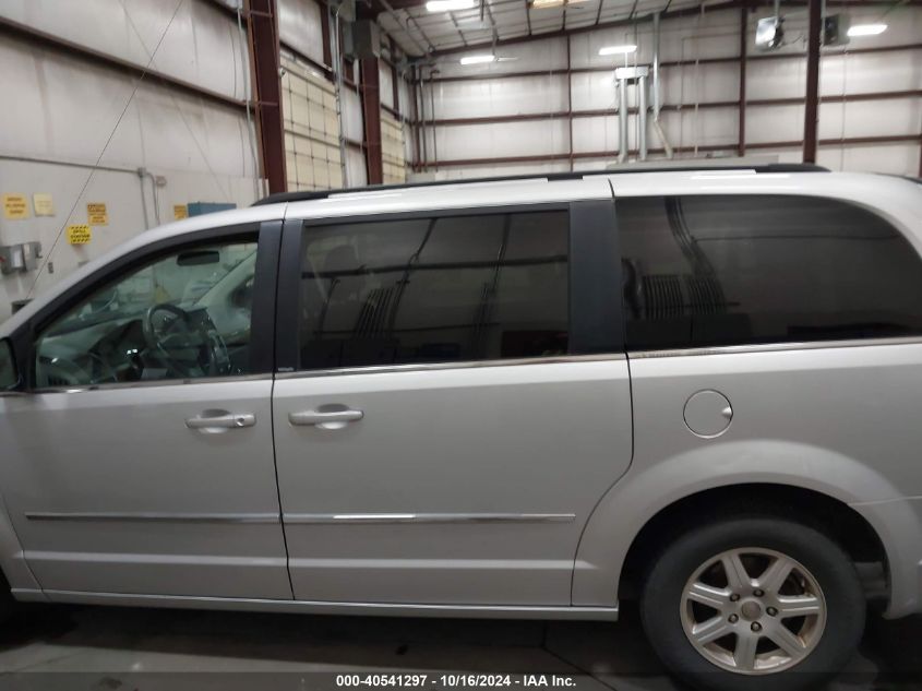 2010 Chrysler Town & Country Touring VIN: 2A4RR5DX8AR340256 Lot: 40541297