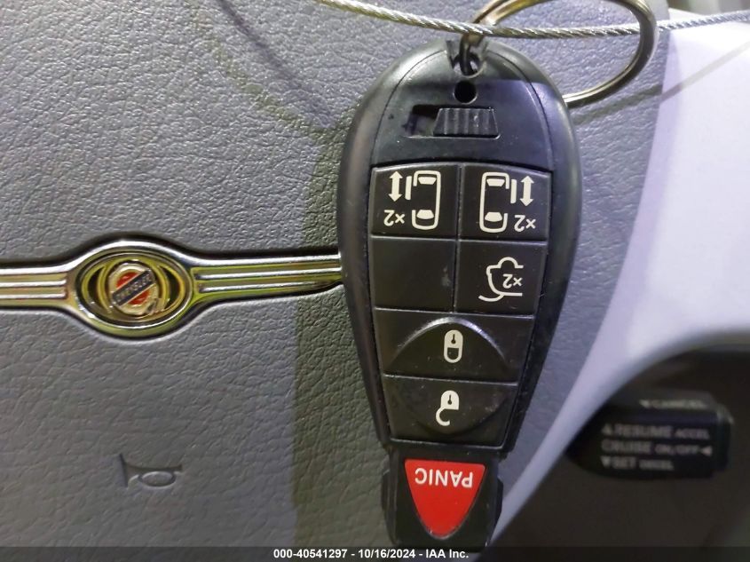 2010 Chrysler Town & Country Touring VIN: 2A4RR5DX8AR340256 Lot: 40541297