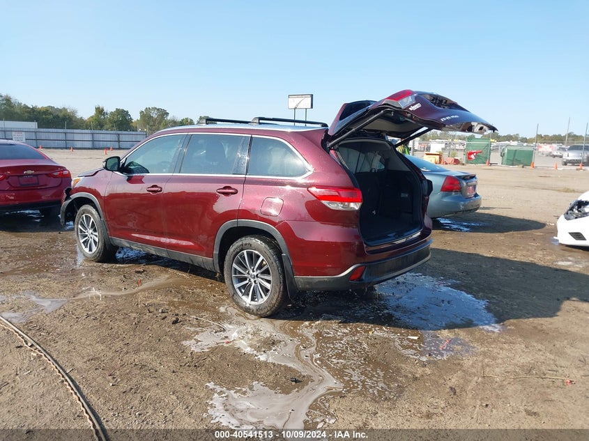 Image 3 of 2019 Toyota Highlander  salvage vehicle - Lot #40541513 at IAAI