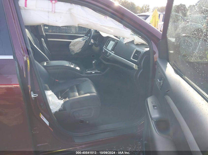 Image 5 of 2019 Toyota Highlander  salvage vehicle - Lot #40541513 at IAAI