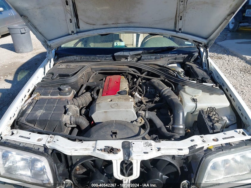 2000 Mercedes-Benz C 230 Kompressor VIN: WDBHA24G4YA838653 Lot: 40542267