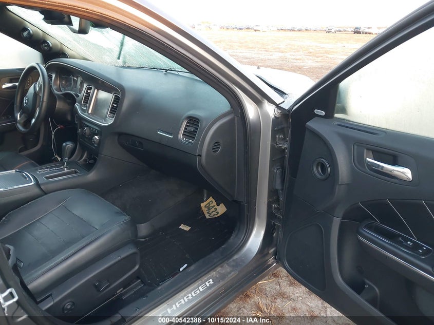 2011 DODGE CHARGER VIN: 2B3CM5CT2BH572546