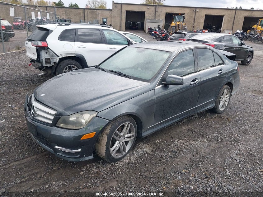 2013 MERCEDES-BENZ C 250 LUXURY/SPORT - WDDGF4HB7DG093113