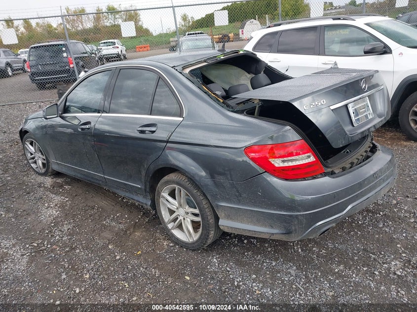 2013 MERCEDES-BENZ C 250 LUXURY/SPORT - WDDGF4HB7DG093113