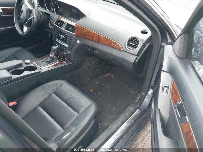 2013 MERCEDES-BENZ C 250 LUXURY/SPORT - WDDGF4HB7DG093113