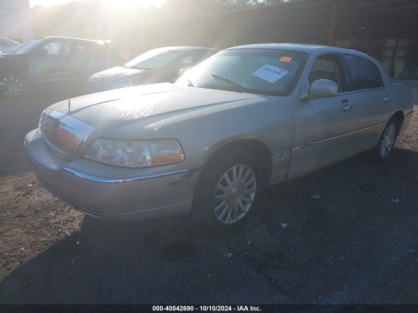 2004 Lincoln Town Car Signature VIN: 1LNHM81W94Y604867 Lot: 40542690