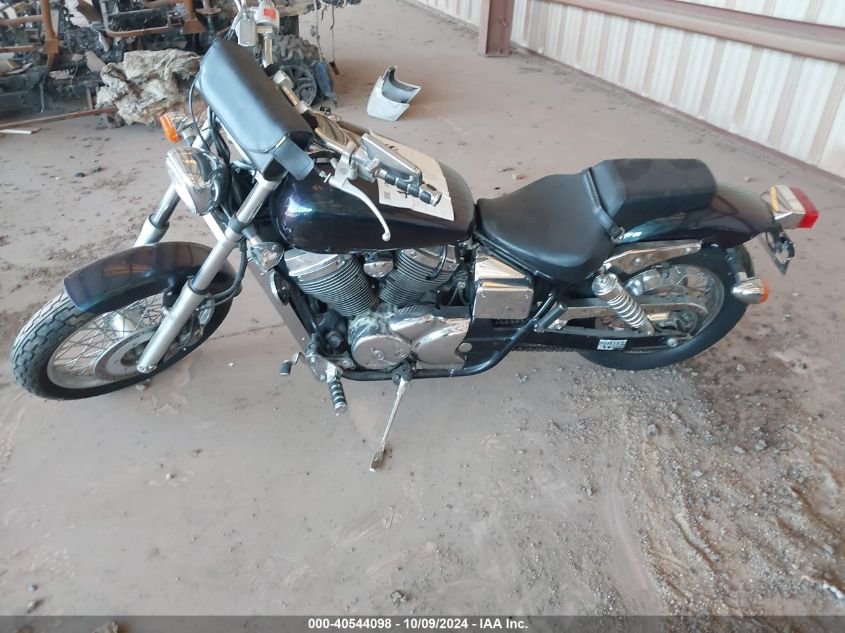 JH2RC44011K503243 2001 Honda Vt750 Dc