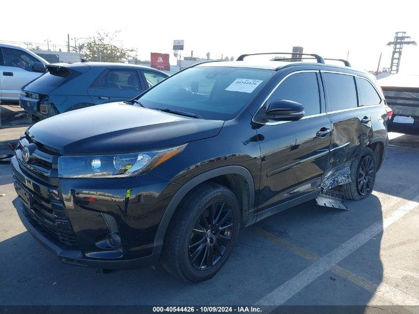 5TDKZRFH4KS574858 2019 TOYOTA HIGHLANDER - Image 2