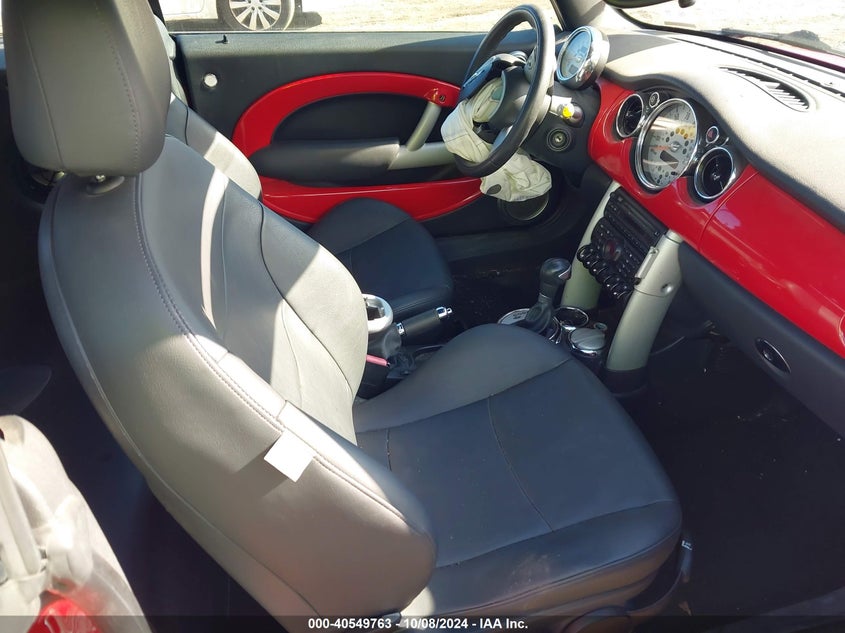 2006 MINI COOPER S VIN: WMWRH33546TK58132