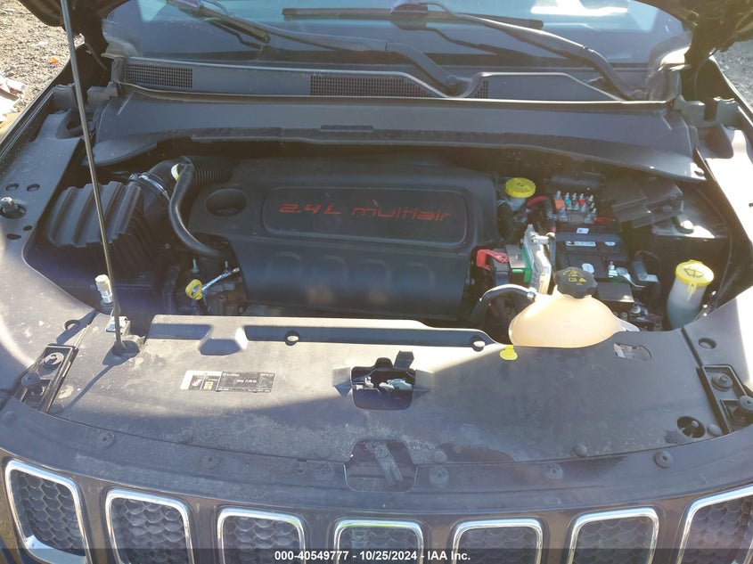 VIN 3C4NJDCB4JT437429 2018 JEEP COMPASS LIMITED 4X4