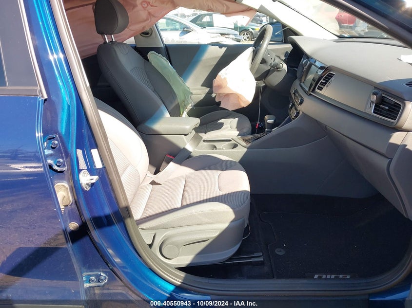 VIN KNDCB3LCXH5047517 2017 KIA NIRO LX