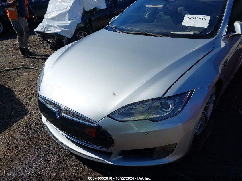 2015 Tesla Model S 70D/85D/P85D VIN: 5YJSA1E25FF111739 Lot: 40552018