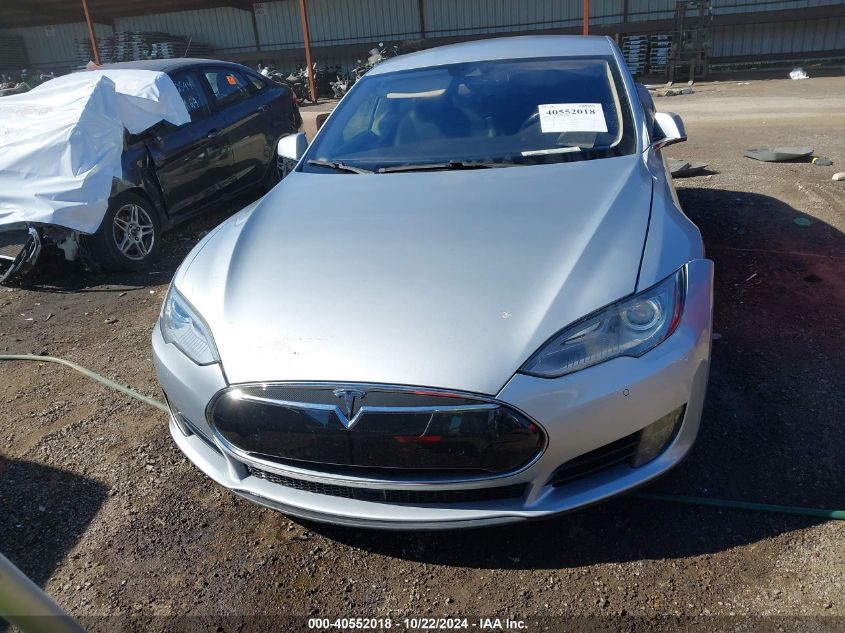 2015 Tesla Model S 70D/85D/P85D VIN: 5YJSA1E25FF111739 Lot: 40552018