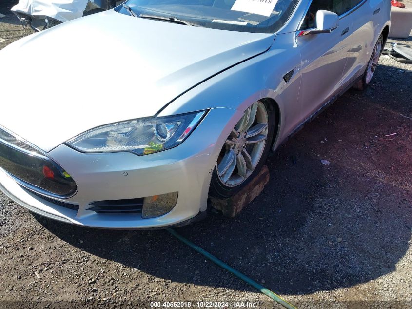 2015 Tesla Model S 70D/85D/P85D VIN: 5YJSA1E25FF111739 Lot: 40552018