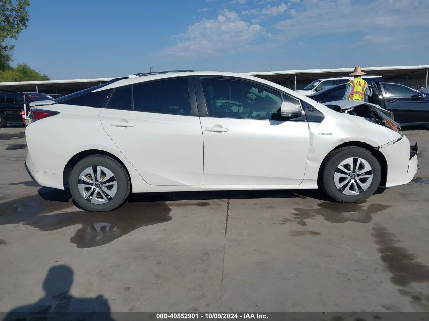 JTDKARFU2J3059605 2018 Toyota Prius Four