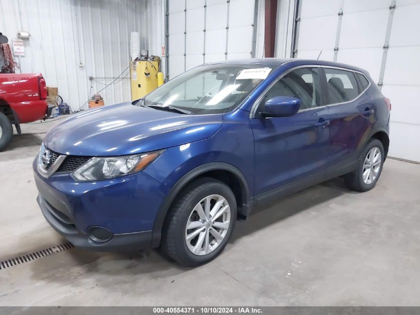 JN1BJ1CRXJW208605 2018 NISSAN ROGUE - Image 2