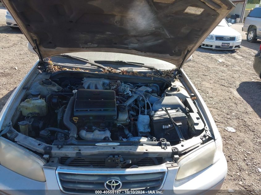 2000 Toyota Camry Le V6 VIN: 4T1BF22K5YU950369 Lot: 40555187