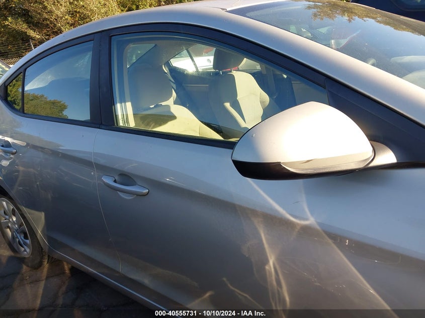 5NPD74LF3HH195028 2017 Hyundai Elantra Se