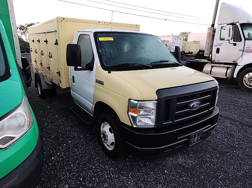 2019 Ford Econoline E450 Super Duty Cutaway Van VIN: 1FDXE4FS8KDC07761 Lot: 40555962