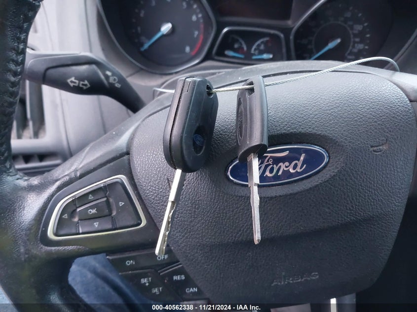 VIN 1FADP3F26JL269634 2018 FORD FOCUS SE