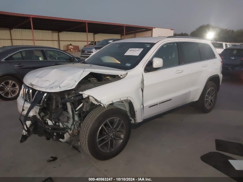 VIN 1C4RJEAG2JC512789 2018 JEEP GRAND CHEROKEE LAREDO E 4X2